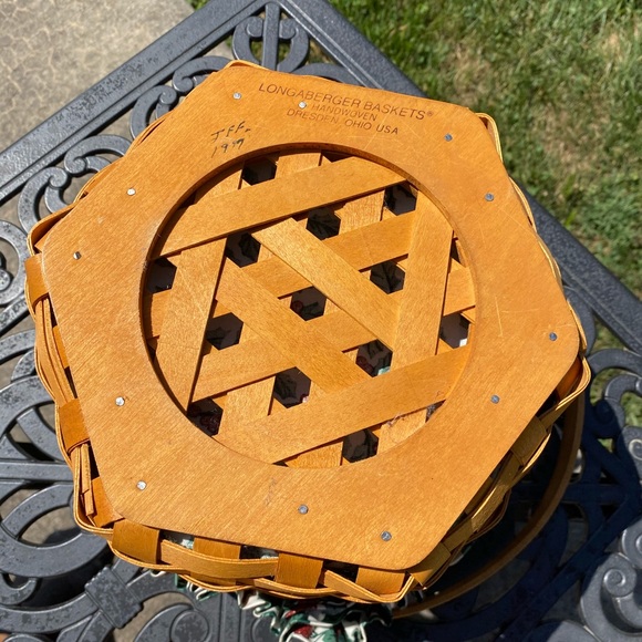 1997 Longaberger Snowflake Edition Basket - Picture 7 of 8